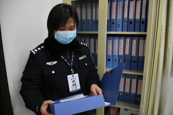 084251-100066.jpg 3.jpg