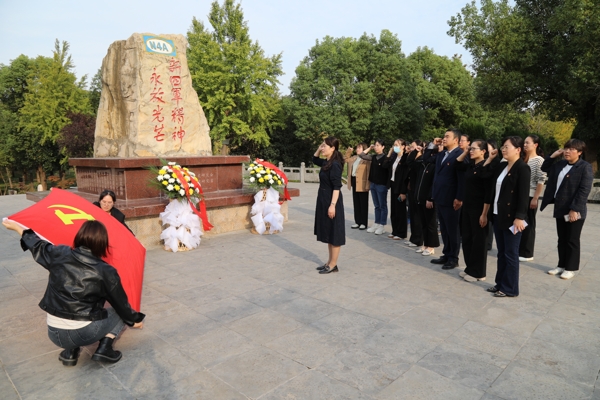 144426-419387.jpg 圖4重溫入黨誓詞_愛奇藝.jpg