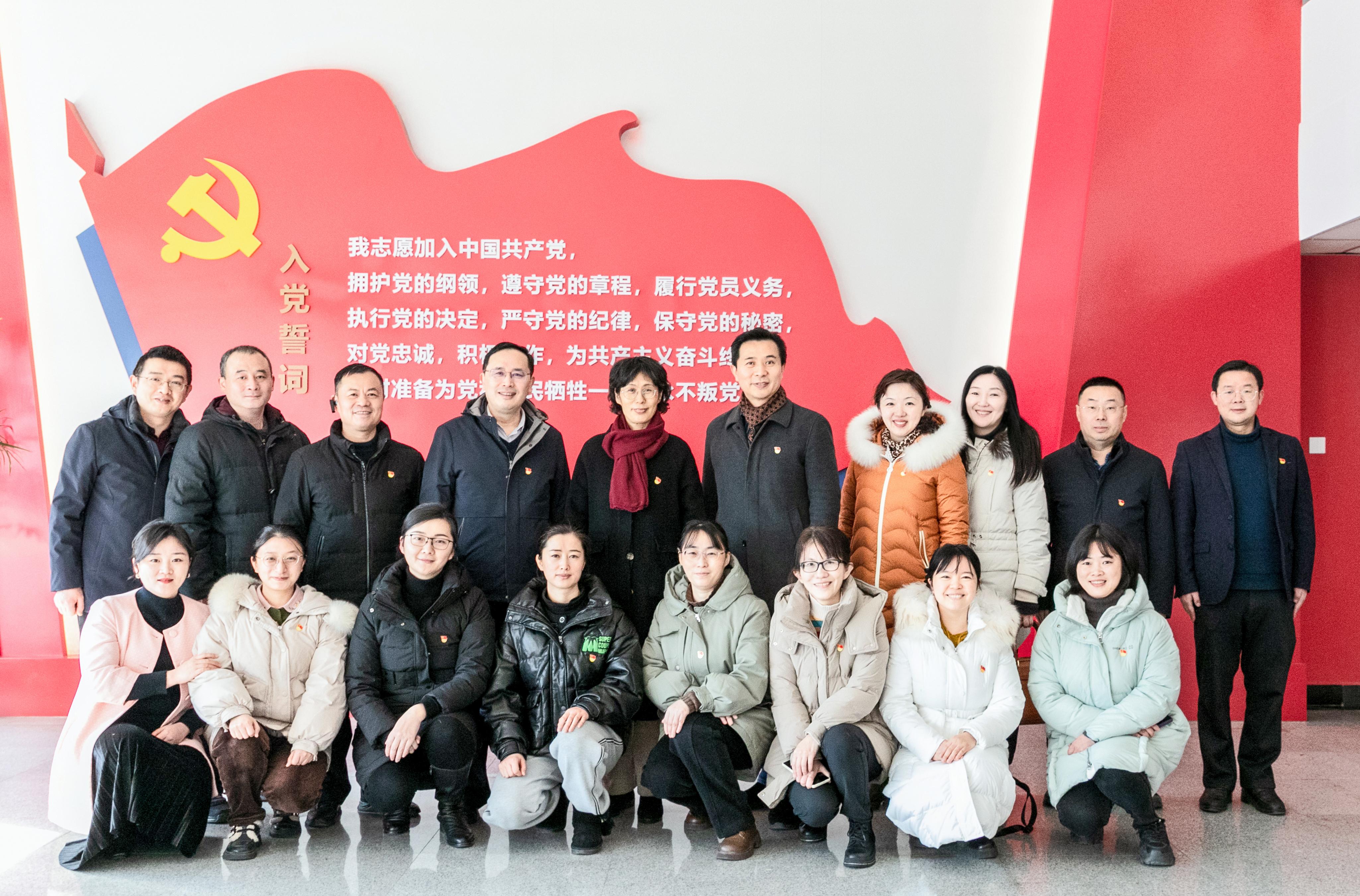 173059-885206.jpg 173059-885206.jpg