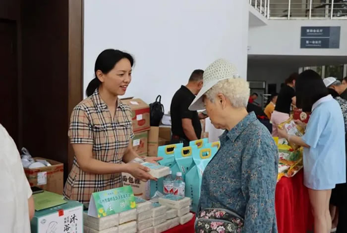 204719-933832.jpg 1.jpg