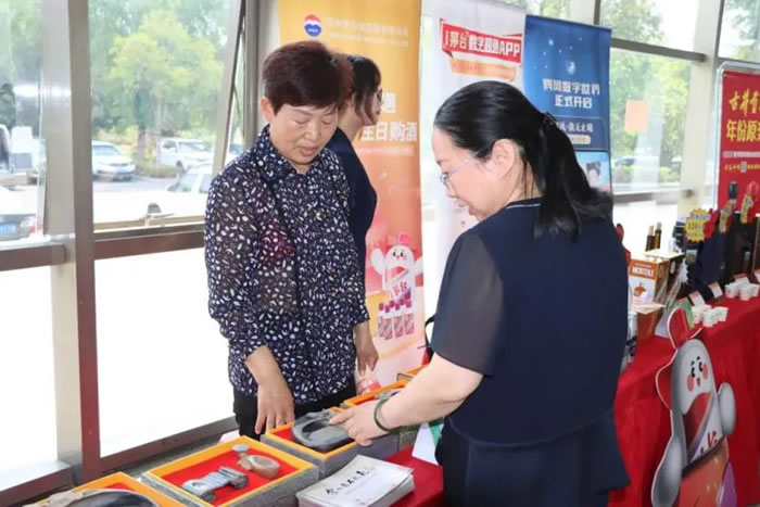 204727-661054.jpg 2.jpg