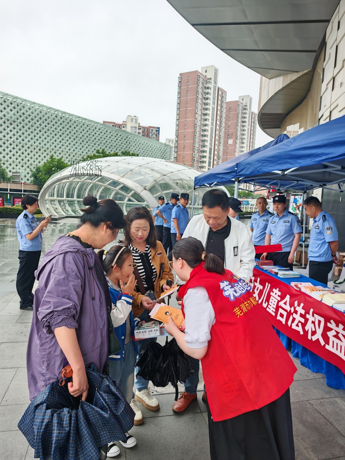 110137-101899.jpg 110137-101899.jpg