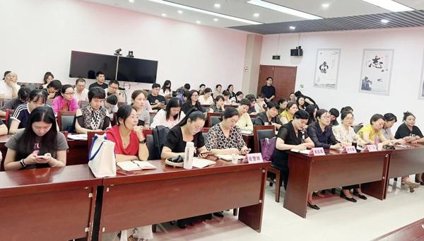 092813-115389.jpg 【數(shù)字賦“新” 助企發(fā)展】淮南市女企業(yè)家協(xié)會(huì)舉辦網(wǎng)絡(luò)科技運(yùn)用培訓(xùn)2.jpg