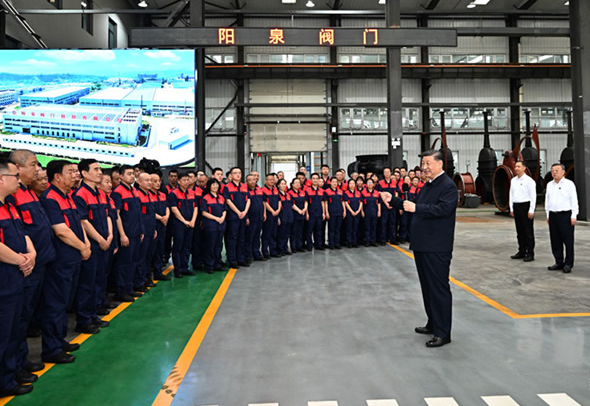 習近平在陽泉考察制造業企業發展